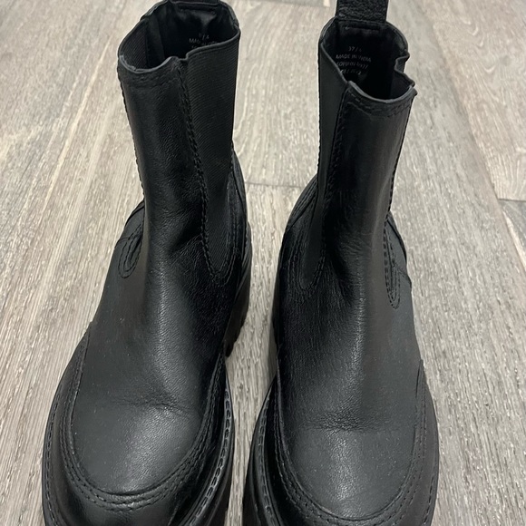 Platform booties from nasty gal. Paid originally 60$. Made in India - Picture 3 of 3